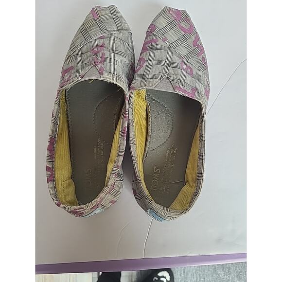 TOMS WMS Sz 7.5 Dare To Teach Vegan Slip-On Classic Graffiti Flats Pink Gray - Picture 9 of 12